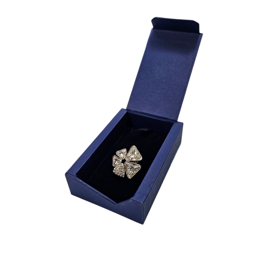 Swarovski Crystal Bow Brooch – Sparkling Collectible
